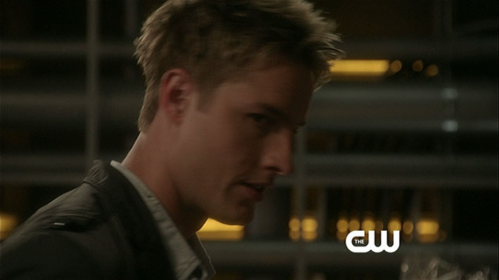 Smallville Season 10 Shield Keri Lynn Pratt Justin Hartley